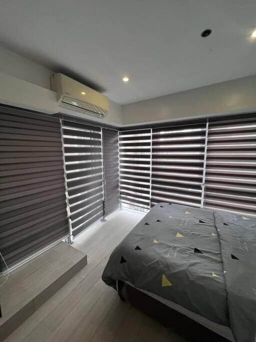 Pool X City View 2 Bed Room Loft With Wifi & Netflix Manila Exterior photo