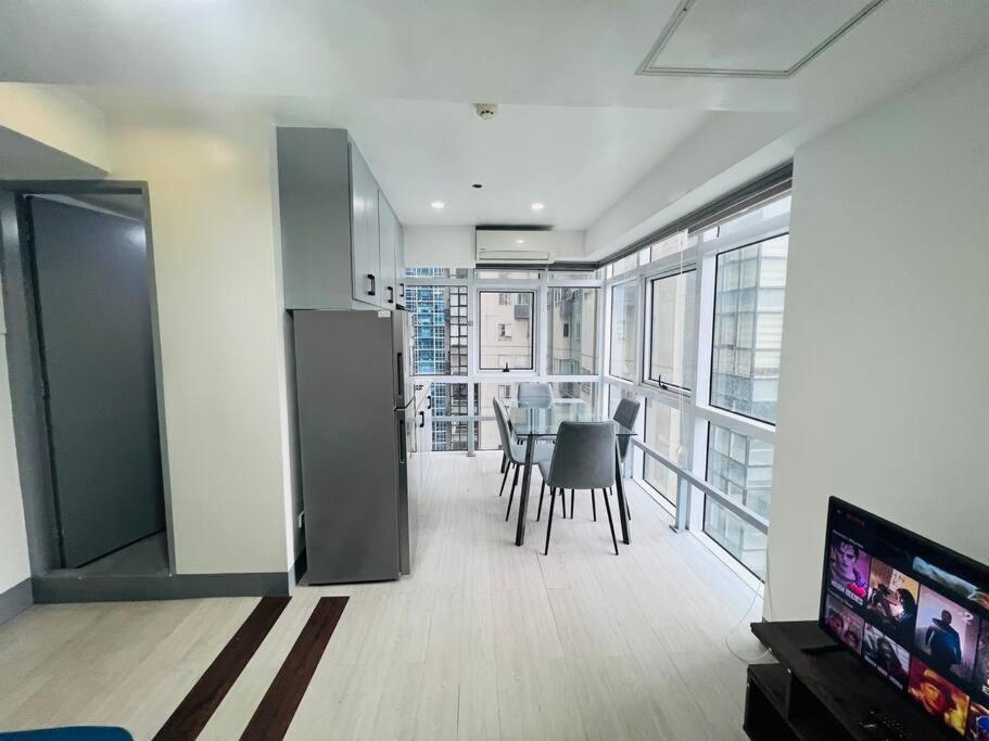 Pool X City View 2 Bed Room Loft With Wifi & Netflix Manila Exterior photo